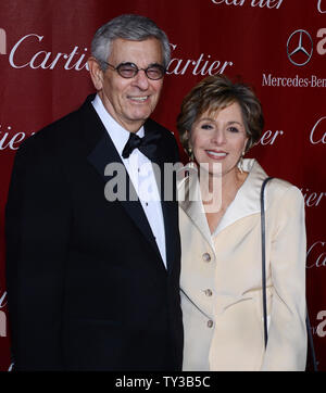 Senator Barbara Boxer (D-CA) und ihr Ehemann Stewart Boxer ankommen am 24. jährlichen Palm Springs International Film Festival Awards Gala im Kongresszentrum Palm Springs in Palm Springs, Kalifornien, am 5. Januar 2013. UPI/Jim Ruymen Stockfoto