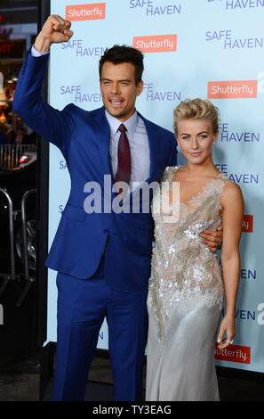 Schauspieler Josh Duhamel (L) und Julianne Hough, Darsteller in der motion picture Romanze Thriller afe Haven", die Premiere des Films in TCL Chinese Theatre in Hollywood Abschnitt von Los Angeles besuchen am 5. Februar 2013. UPI/Jim Ruymen Stockfoto