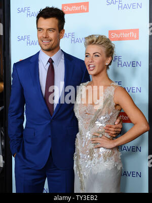 Schauspieler Josh Duhamel (L) und Julianne Hough, Darsteller in der motion picture Romanze Thriller afe Haven", die Premiere des Films in TCL Chinese Theatre in Hollywood Abschnitt von Los Angeles besuchen am 5. Februar 2013. UPI/Jim Ruymen Stockfoto