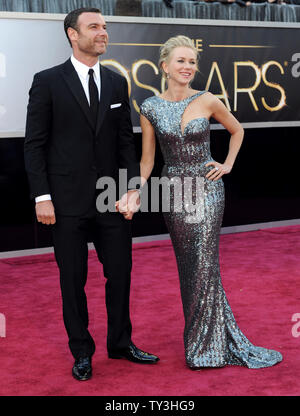 Naomi Watts und Liev Schreiber ankommen auf dem roten Teppich an der 85. Academy Awards in Hollywood und Highland Center im Hollywood Abschnitt von Los Angeles, am 24. Februar, 2013. UPI/Kevin Dietsch Stockfoto