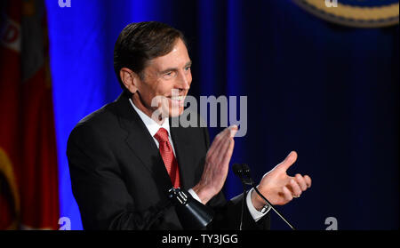 Der ehemalige CIA-Direktor und pensionierte Vier-Sterne-General David Petraeus macht seine erste öffentliche Rede seit seinem Rücktritt als CIA-Direktor an der Universität von Südkalifornien Abendessen für Studenten Veteranen und ROTC Studenten in Los Angeles am 26. März 2013. Petraeus entschuldigte sich in seiner Rede für die außereheliche Affäre, die seine Karriere beendete. UPI/Jim Ruymen Stockfoto