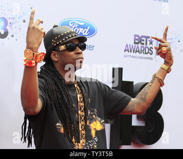 Recording Artist 2 Chainz besucht die BET Awards 13 im Nokia Theater in Los Angeles am 30. Juni 2013. UPI/Alex Gallardo Stockfoto