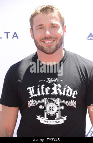 Rugby-Spieler Ben Cohen besucht 4. Jahresbericht der Kiehl LifeRide für amfAR Finale in LA! An der Waldung in Los Angeles am 8. August 2013 statt. UPI/Phil McCarten Stockfoto