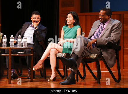 Von links nach rechts, Principal/Gründer des Kapitals vorbereitende Magnet School Dr. Steve Perry, StudentsFirst Gründer und ehemaliger Bezirk Columbia öffentlichen Schulen Bundeskanzler Michelle Rhee Linken und ehemaligen Washington Teachers' Union Präsident George Parker, die Teilnahme an einem Lehrer Rathaus Diskussion um Reformen in der Bildungspolitik auf der Los Angeles Central Library in Los Angeles am 5. September 2013. UPI/Danny Moloshok Stockfoto