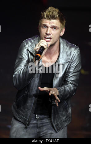 Sänger Nick Carter der Backstreet Boys führt auf der Bühne bei Macy's Passport präsentiert: Glamourama, im Orpheum Theater in Los Angeles am 12. September 2013. UPI/Alex Gallardo Stockfoto