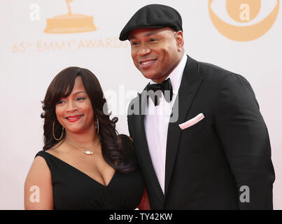 Simone Johnson und LL Cool J (R) kommen für die 65Th Primetime Emmy Awards bei Nokia Theater in Los Angeles am 22. September 2013. UPI/Danny Moloshok Stockfoto