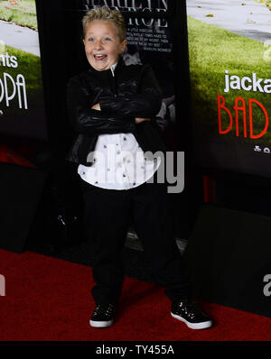 Cast Mitglied Jackson Nicoll besucht die Premiere seines neuen Motion picture Komödie 'Esel präsentiert: Schlecht Opa' bei TLC Chinese Theatre (ehemals Grauman's) in Los Angeles am 21. Oktober 2013. In dem Film, 86-jährige Irving Zisman ist auf eine Reise quer durch Amerika mit den unwahrscheinlichsten Begleiter: seinen 8 Jahre alten Enkel, Billy. UPI/Jim Ruymen Stockfoto