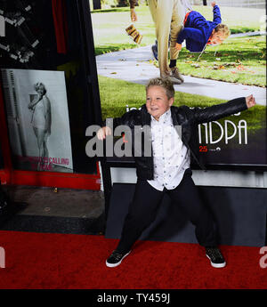 Cast Mitglied Jackson Nicoll besucht die Premiere seines neuen Motion picture Komödie 'Esel präsentiert: Schlecht Opa' bei TLC Chinese Theatre (ehemals Grauman's) in Los Angeles am 21. Oktober 2013. In dem Film, 86-jährige Irving Zisman ist auf eine Reise quer durch Amerika mit den unwahrscheinlichsten Begleiter: seinen 8 Jahre alten Enkel, Billy. UPI/Jim Ruymen Stockfoto