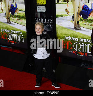 Cast Mitglied Jackson Nicoll besucht die Premiere seines neuen Motion picture Komödie 'Esel präsentiert: Schlecht Opa' bei TLC Chinese Theatre (ehemals Grauman's) in Los Angeles am 21. Oktober 2013. In dem Film, 86-jährige Irving Zisman ist auf eine Reise quer durch Amerika mit den unwahrscheinlichsten Begleiter: seinen 8 Jahre alten Enkel, Billy. UPI/Jim Ruymen Stockfoto