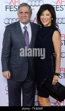 Präsident von CBS Leslie Moonves (L) und seine Frau, TV-Persönlichkeit Julie Chen Besuchen die Premiere der motion picture music Drama "Inside Llewyn Davis' die Premiere des Films in TCL Chinese Theatre in Hollywood" in Los Angeles am 14. November 2013 besucht. Die Geschichte folgt eine Woche im Leben des Jungen folk Singer als navigiert er das Greenwich Village Folk Szene von 1961. Gitarre im Schlepptau, drängten sich gegen die erbarmungslose New York Winter, er kämpft, es als Musiker gegen scheinbar unüberwindliche Hindernisse - einige von ihnen von ihm selbst zu machen. UPI/Jim Ruymen Stockfoto