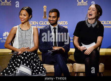 Darsteller Zoe Saldana, Aziiz Ansari und Olivia Wilde (L-R) für die 71. jährlichen Golden Globe Awards Nominierungen Ankündigungen im Beverly Hilton Hotel in Beverly Hills, Kalifornien am 12. Dezember 2013 vorbereiten. Die Gewinner werden bei der NBC-Fernsehsendung am 12. Januar 2014 bekannt gegeben. UPI/Jim Ruymen Stockfoto