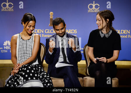 Darsteller Zoe Saldana, Aziiz Ansari und Olivia Wilde (L-R) für die 71. jährlichen Golden Globe Awards Nominierungen Ankündigungen im Beverly Hilton Hotel in Beverly Hills, Kalifornien am 12. Dezember 2013 vorbereiten. Die Gewinner werden bei der NBC-Fernsehsendung am 12. Januar 2014 bekannt gegeben. UPI/Jim Ruymen Stockfoto