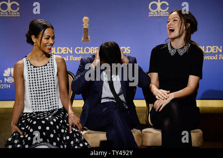 Darsteller Zoe Saldana, Aziiz Ansari und Olivia Wilde (L-R) für die 71. jährlichen Golden Globe Awards Nominierungen Ankündigungen im Beverly Hilton Hotel in Beverly Hills, Kalifornien am 12. Dezember 2013 vorbereiten. Die Gewinner werden bei der NBC-Fernsehsendung am 12. Januar 2014 bekannt gegeben. UPI/Jim Ruymen Stockfoto