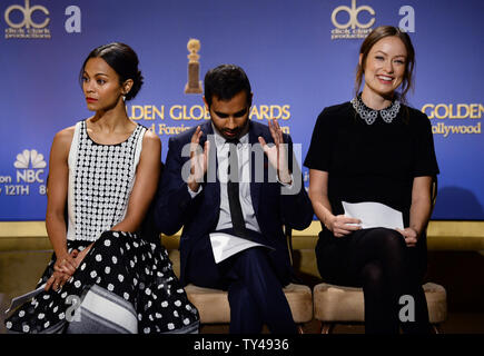 Darsteller Zoe Saldana, Aziiz Ansari und Olivia Wilde (L-R) für die 71. jährlichen Golden Globe Awards Nominierungen Ankündigungen im Beverly Hilton Hotel in Beverly Hills, Kalifornien am 12. Dezember 2013 vorbereiten. Die Gewinner werden bei der NBC-Fernsehsendung am 12. Januar 2014 bekannt gegeben. UPI/Jim Ruymen Stockfoto