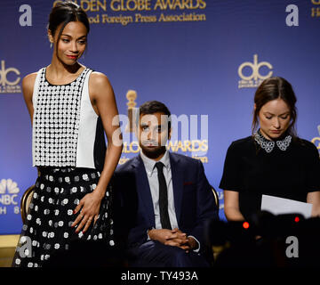 Darsteller Zoe Saldana, Aziiz Ansari und Olivia Wilde (L-R) für die 71. jährlichen Golden Globe Awards Nominierungen Ankündigungen im Beverly Hilton Hotel in Beverly Hills, Kalifornien am 12. Dezember 2013 vorbereiten. Die Gewinner werden bei der NBC-Fernsehsendung am 12. Januar 2014 bekannt gegeben. UPI/Jim Ruymen Stockfoto