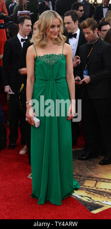 Schauspielerin Taylor Schilling kommt für die 71. jährlichen Golden Globe Awards im Beverly Hilton Hotel in Beverly Hills, Kalifornien am 12. Januar 2014. UPI/Jim Ruymen Stockfoto