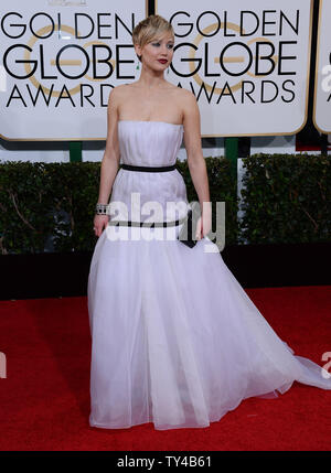 Schauspielerin Jennifer Lawrence kommt für die 71. jährlichen Golden Globe Awards im Beverly Hilton Hotel in Beverly Hills, Kalifornien am 12. Januar 2014. UPI/Jim Ruymen Stockfoto