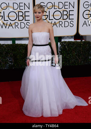 Schauspielerin Jennifer Lawrence kommt für die 71. jährlichen Golden Globe Awards im Beverly Hilton Hotel in Beverly Hills, Kalifornien am 12. Januar 2014. UPI/Jim Ruymen Stockfoto