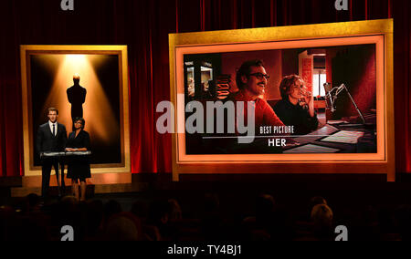 Die Oscar Nominierungen für beste Bild einschließlich 'IHR' werden angekündigt, von dem Schauspieler Chris Hemsworth (L) und der Akademie der Künste und Wissenschaften Präsident Cheryl Boone Isaacs am Samuel Goldwyn Theater in Beverly Hills, Kalifornien am 16. Januar 2014. Die 86. jährlichen Academy Awards findet am 2. März. UPI/Jim Ruymen Stockfoto