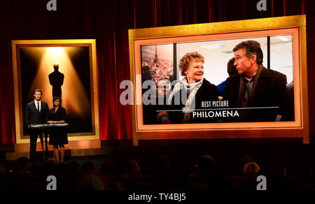 Die Oscar Nominierungen für beste Bild inklusive "Philomena" angekündigt, von dem Schauspieler Chris Hemsworth (L) und der Akademie der Künste und Wissenschaften Präsident Cheryl Boone Isaacs am Samuel Goldwyn Theater in Beverly Hills, Kalifornien am 16. Januar 2014. Die 86. jährlichen Academy Awards findet am 2. März. UPI/Jim Ruymen Stockfoto