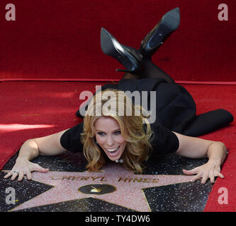 Schauspielerin Cheryl Hines Streiks eine Pose während einer enthüllungsfeier Ihre Ehrung mit dem 2.516 th Stern auf dem Hollywood Walk of Fame in Los Angeles, am 29. Januar 2014. UPI/Jim Ruymen Stockfoto