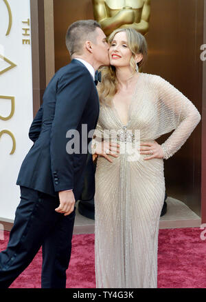 Ethan Hawke und Julie Delpy ankommen auf dem roten Teppich am 86th Academy Awards in Hollywood & Highland Center im Hollywood Abschnitt von Los Angeles am 2. März 2014. UPI/Kevin Dietsch Stockfoto