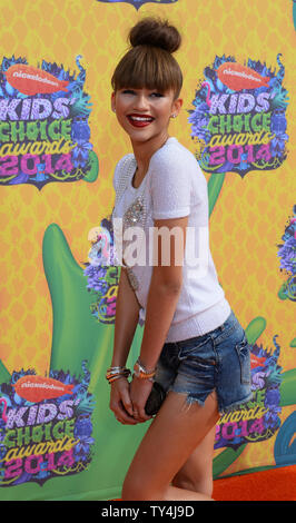 Schauspielerin Zendaya nimmt an der 27. jährlichen Nickelodeon Kids' Choice Awards an USC Galen Center in Los Angeles am 29. März 2014 statt. UPI/Jim Ruymen Stockfoto