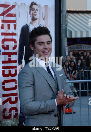 Warf Mitglied Zac Efron besucht die Premiere der Komödie "Nachbarn" im Regency Dorf Theater im Westwood Abschnitt von Los Angeles am 28. April 2014. Handlung: ein Paar mit einem neugeborenen Baby Gesicht unerwartete Schwierigkeiten, nachdem Sie gezwungen sind, neben einer Bruderschaft Haus zu leben. UPI/Jim Ruymen Stockfoto