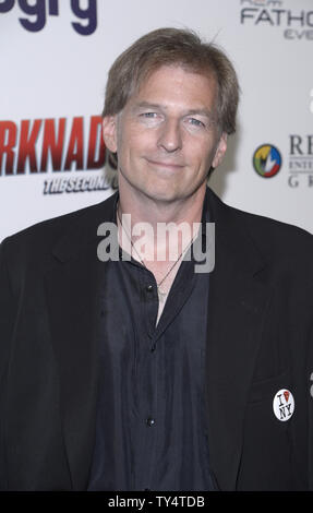 Autor Donner Levin besucht eine Siebung der harknado 2: Die Zweite" am Regal Cinemas LA Live Theater in Los Angeles am 21. August 2014. UPI/Phil McCarten Stockfoto