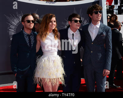 Echosmith kommt an der 2014 MTV Video Music Awards im Forum in Inglewood, Kalifornien am 24. August 2014. UPI/Jim Ruymen Stockfoto