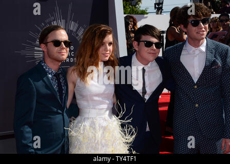 Echosmith kommt an der 2014 MTV Video Music Awards im Forum in Inglewood, Kalifornien am 24. August 2014. UPI/Jim Ruymen Stockfoto