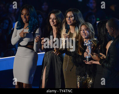 Fünfte Harmonie, erhält die MTV Video Award für Künstler zu sehen für ÒMiss MovinÕ OnÓ 2014 MTV Video Music Awards im Forum in Inglewood, Kalifornien am 24. August 2014. UPI/Pat Benic Stockfoto