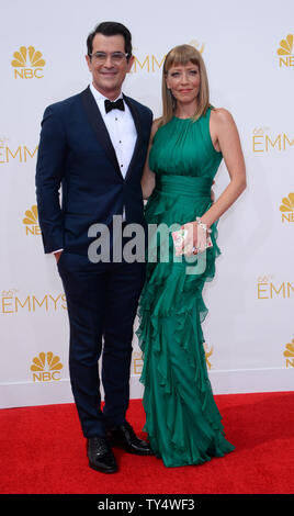 Schauspieler Ty Burrell (L) und Holly Anne Braun kommen in der Primetime Emmy Awards im Nokia Theater in Los Angeles am 25 August, 2014. UPI/Jim Ruymen Stockfoto