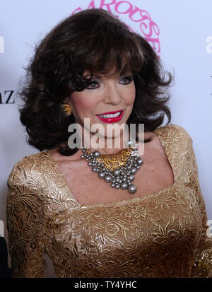 Joan Collins besucht das Karussell der Hoffnung Kugel von Mercedes-Benz im Beverly Hilton Hotel in Beverly Hills, Kalifornien vorgestellt am 11. Oktober 2014. UPI/Jim Ruymen Stockfoto