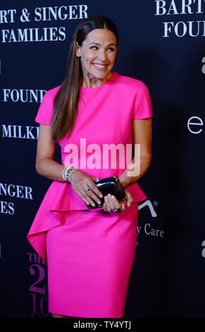 Host Jennifer Garner besucht Elyse Walker zum 10. Jahrestag Pink Party präsentiert auf der Santa Monica Airport Hangar 8 in Santa Monica, Kalifornien am 18. Oktober 2014. Die Charity Veranstaltung die Vorteile der Frauen Krebs Programm. UPI/Jim Ruymen Stockfoto