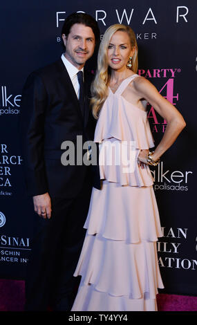 Host- und Fashion Stylist Rachel Zoe und ihr Ehemann Rodger Berman besuchen Elyse Walker zum 10. Jahrestag Pink Party präsentiert auf der Santa Monica Airport Hangar 8 in Santa Monica, Kalifornien am 18. Oktober 2014. Die jährliche Charity Veranstaltung die Vorteile der Frauen Krebs Programm und hat mehr als 10 Millionen $ angehoben medizinische Forschung für Frauen Krebse zu unterstützen. UPI/Jim Ruymen Stockfoto