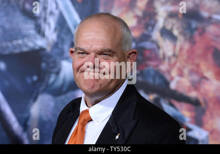 Schauspieler Mark Hadlow besucht die Premiere des Motion picture Fantasy' The Hobbit: Die Schlacht der Fünf Heere" bei TCL Chinese Theatre in Hollywood" in Los Angeles am 9. Dezember 2014. Storyline: Bilbo und die Unternehmen sind gezwungen, in einem Krieg gegen eine Reihe von Kombattanten zu engagieren und die erschreckende Smaug vom Erwerb eines Königreichs Schatz und Auslöschung allen Mittelerde halten, im dritten einer Trilogie von Filmen auf der Basis von JRR Tolkien's Roman 1937. UPI/Jim Ruymen Stockfoto