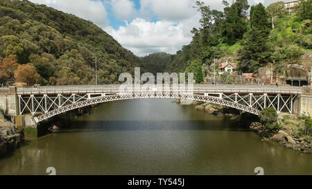 Vorderansicht des Kings Bridge und Cataract Gorge bei Launceston, Tasmanien Stockfoto