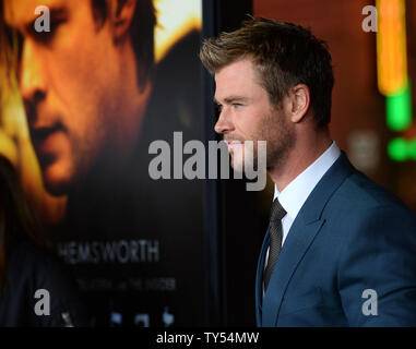 Warf Mitglied Chris Hemsworth besucht die Premiere des Motion picture Krimi "BLACKHAT" bei TCL Chinese Theatre in Hollywood" in Los Angeles am 8. Januar 2015. Handlung: Ein beurlaubt überführen und seiner amerikanischen und chinesischen Partnern Jagd eine hochrangige Cyberkriminalität Netzwerk von Chicago nach Los Angeles, nach Hong Kong zu Jakarta. Foto von Jim Ruymen/UPI Stockfoto