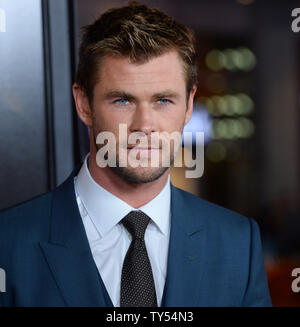 Warf Mitglied Chris Hemsworth besucht die Premiere des Motion picture Krimi "BLACKHAT" bei TCL Chinese Theatre in Hollywood" in Los Angeles am 8. Januar 2015. Handlung: Ein beurlaubt überführen und seiner amerikanischen und chinesischen Partnern Jagd eine hochrangige Cyberkriminalität Netzwerk von Chicago nach Los Angeles, nach Hong Kong zu Jakarta. Foto von Jim Ruymen/UPI Stockfoto