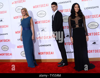 Darsteller Gwyneth Paltrow und Olivia Munn Besuchen die Premiere der Komödie "ortdecai' an der TCL Chinese Theatre in Hollywood" in Los Angeles am 21. Januar 2015. Storyline: müssen einige verärgerte Russen, der britische MI5, seiner unglaublich langbeinige Frau und eine internationale terroristische, debonair Kunsthändler und Teilzeit rogue Charlie Mortdecai Jonglieren durchziehen die Welt bewaffnet nur mit seinen guten Blicken und besonderen Charme in einem Rennen ein gestohlenes Gemälde gerüchteweise, um den Code zu einer verlorenen Bankkonto gefüllt mit Nazi-gold zu erholen. Foto von Jim Ruymen/UPI Stockfoto