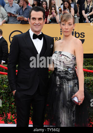 Schauspieler Ty Burrell, Links, und Holly Burrell kommen für die 21. jährliche SAG Awards im Shrine Auditorium in Los Angeles am 25. Januar 2015 statt. Die Screen Actors Guild Awards werden live auf TNT und TBS ausgestrahlt werden. Foto von Jim Ruymen/UPI Stockfoto