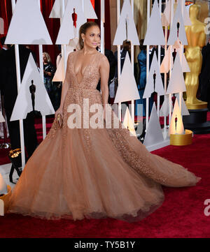 Sängerin und Schauspielerin Jennifer Lopez kommt bei den 87. Academy Awards im Hollywood & Highland Center in Los Angeles am 22. Februar 2015. Foto von Jim Ruymen/UPI Stockfoto