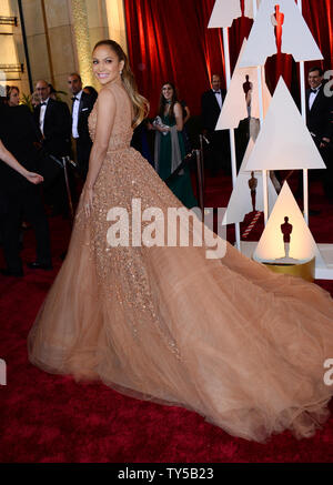 Sängerin und Schauspielerin Jennifer Lopez kommt bei den 87. Academy Awards im Hollywood & Highland Center in Los Angeles am 22. Februar 2015. Foto von Jim Ruymen/UPI Stockfoto