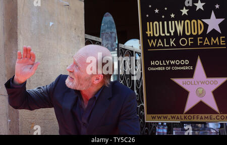 Schauspieler Ed Harris stellt während einer enthüllungsfeier ihn ehrt mit dem 2.546 th Stern auf dem Hollywood Walk of Fame in Los Angeles am 13. März 2015. Foto von Jim Ruymen/UPI Stockfoto