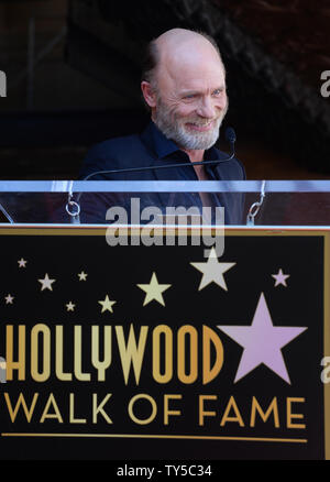 Schauspieler Ed Harris macht Kommentare während einer enthüllungsfeier ihn ehrt mit dem 2.546 th Stern auf dem Hollywood des Ruhmes in Los Angeles am 13. März 2015 laufen. Foto von Jim Ruymen/UPI Stockfoto