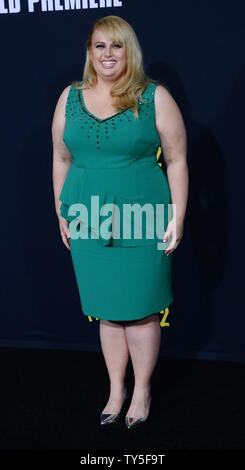 Ensemble Rebel Wilson besucht die Premiere des Motion picture Komödie 'Pitch Perfekt 2' bei Nokia Theater in Los Angeles am 8. Mai 2015. Story: Nach einem demütigenden Befehl Leistung am Lincoln Center, dem Barden Bellas geben Sie einen internationalen Wettbewerb, dass keine amerikanische Gruppe jemals gewonnen hat, um ihren Status zu erlangen und rechts durchzuführen. Foto von Jim Ruymen/UPI Stockfoto