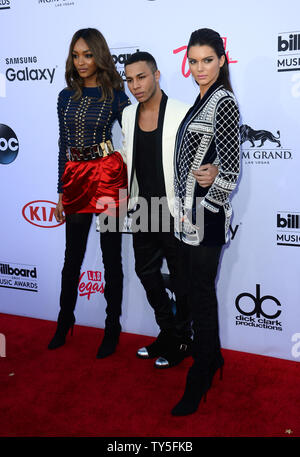 (L - R) Jourdan Dunn, Olivier Rousteing, und Kendall Jenner an der Billboard Music Awards im MGM Grand Garden Arena in Las Vegas, Nevada am 17. Mai 2015 statt. Foto von Jim Ruymen/UPI Stockfoto