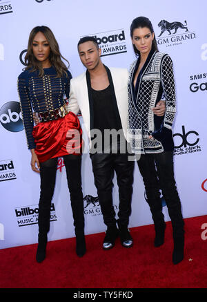 (L - R) Jourdan Dunn, Olivier Rousteing, und Kendall Jenner an der Billboard Music Awards im MGM Grand Garden Arena in Las Vegas, Nevada am 17. Mai 2015 statt. Foto von Jim Ruymen/UPI Stockfoto