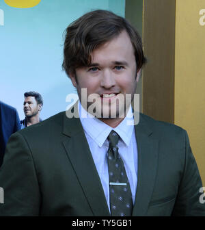 Warf Mitglied Haley Joel Osment besucht die Premiere des Motion picture Komödie 'Entourage' im Regency Dorf Theater im Westwood" in Los Angeles und am 1. Juni 2015. Storyline: Movie Star Vincent Chase, zusammen mit seinem jungen Eric, Schildkröte, und Johnny, sind zurück - und zurück im Geschäft mit super Agent - gedreht - studio Kopf Ari Gold auf ein riskantes Projekt, das als Regiedebüt von Vince's Debüt dienen. Foto von Jim Ruymen/UPI Stockfoto